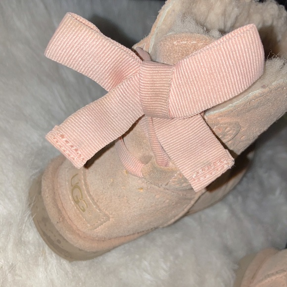 Light pink and gold uggs - Picture 4 of 5